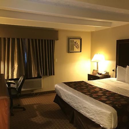 Days Inn By Wyndham Bloomington West Ngoại thất bức ảnh