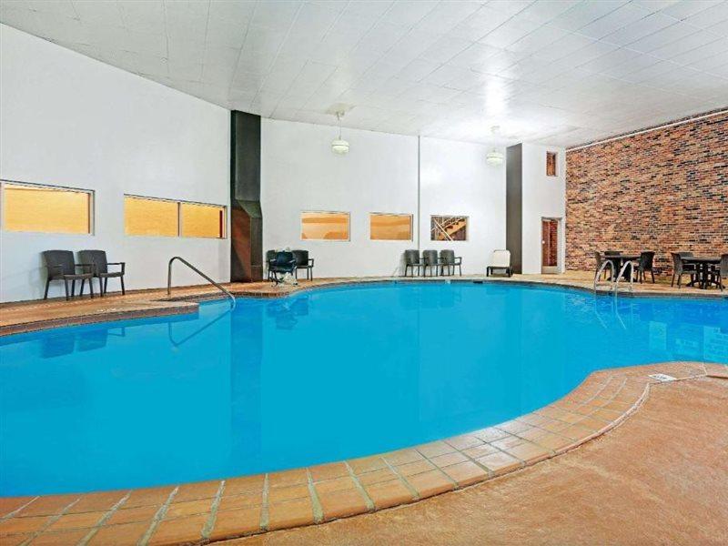 Days Inn By Wyndham Bloomington West Ngoại thất bức ảnh