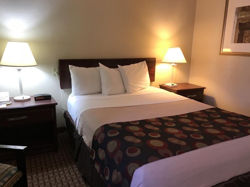 Days Inn By Wyndham Bloomington West Ngoại thất bức ảnh