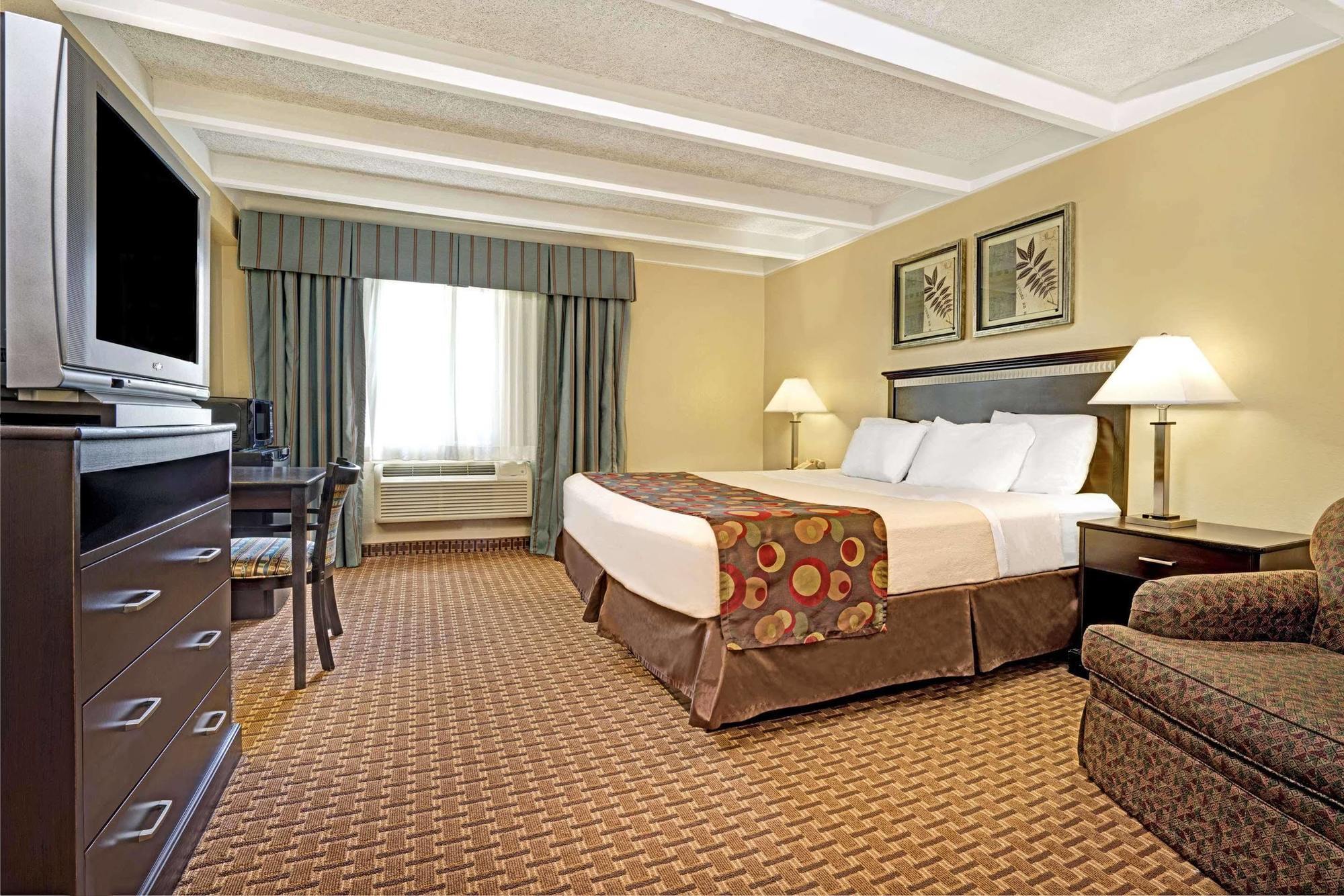 Days Inn By Wyndham Bloomington West Ngoại thất bức ảnh