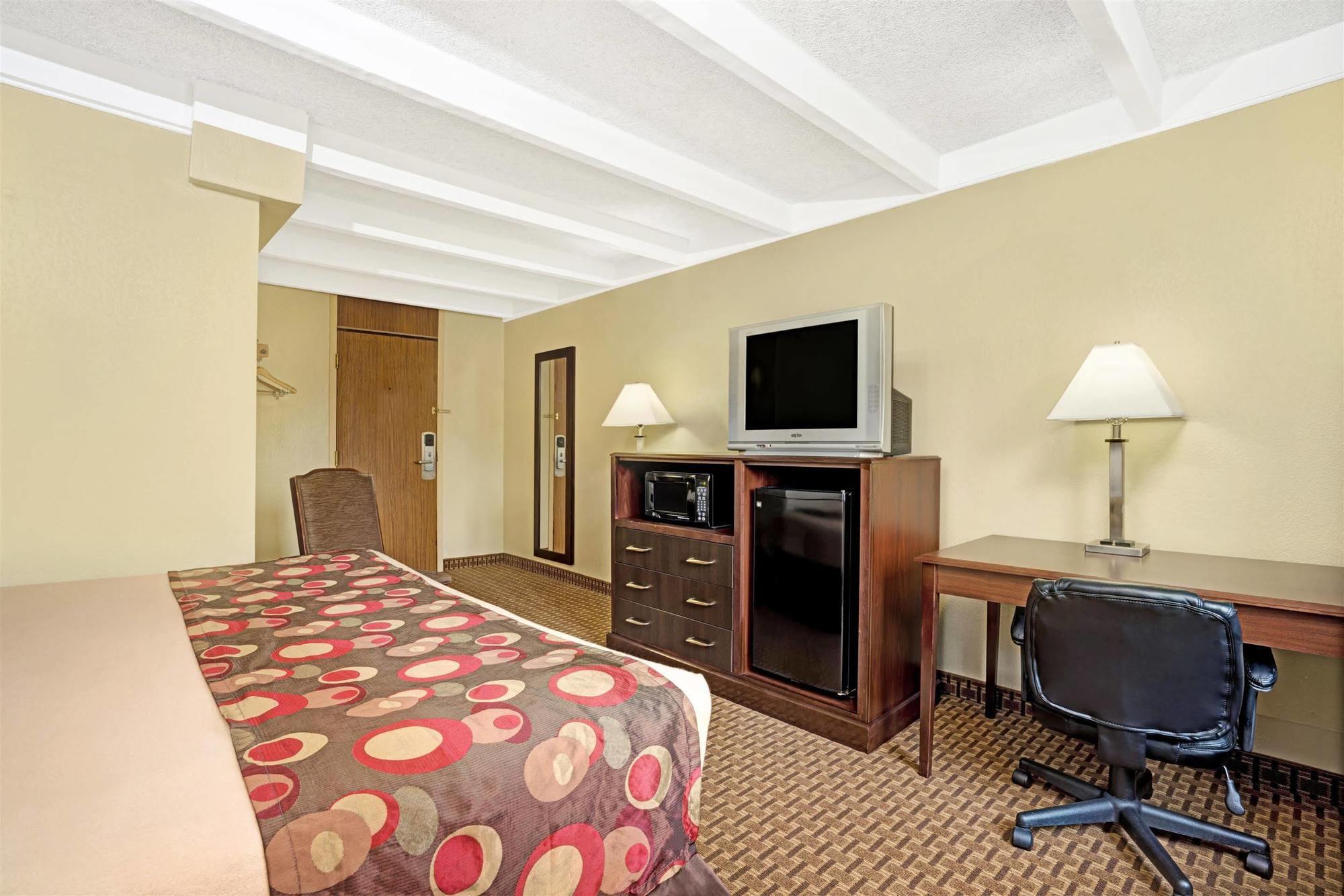 Days Inn By Wyndham Bloomington West Ngoại thất bức ảnh