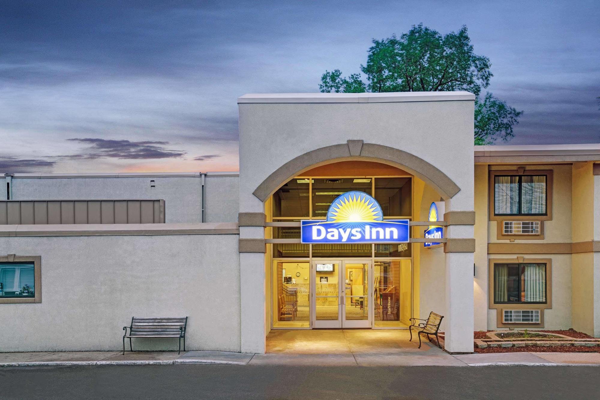 Days Inn By Wyndham Bloomington West Ngoại thất bức ảnh