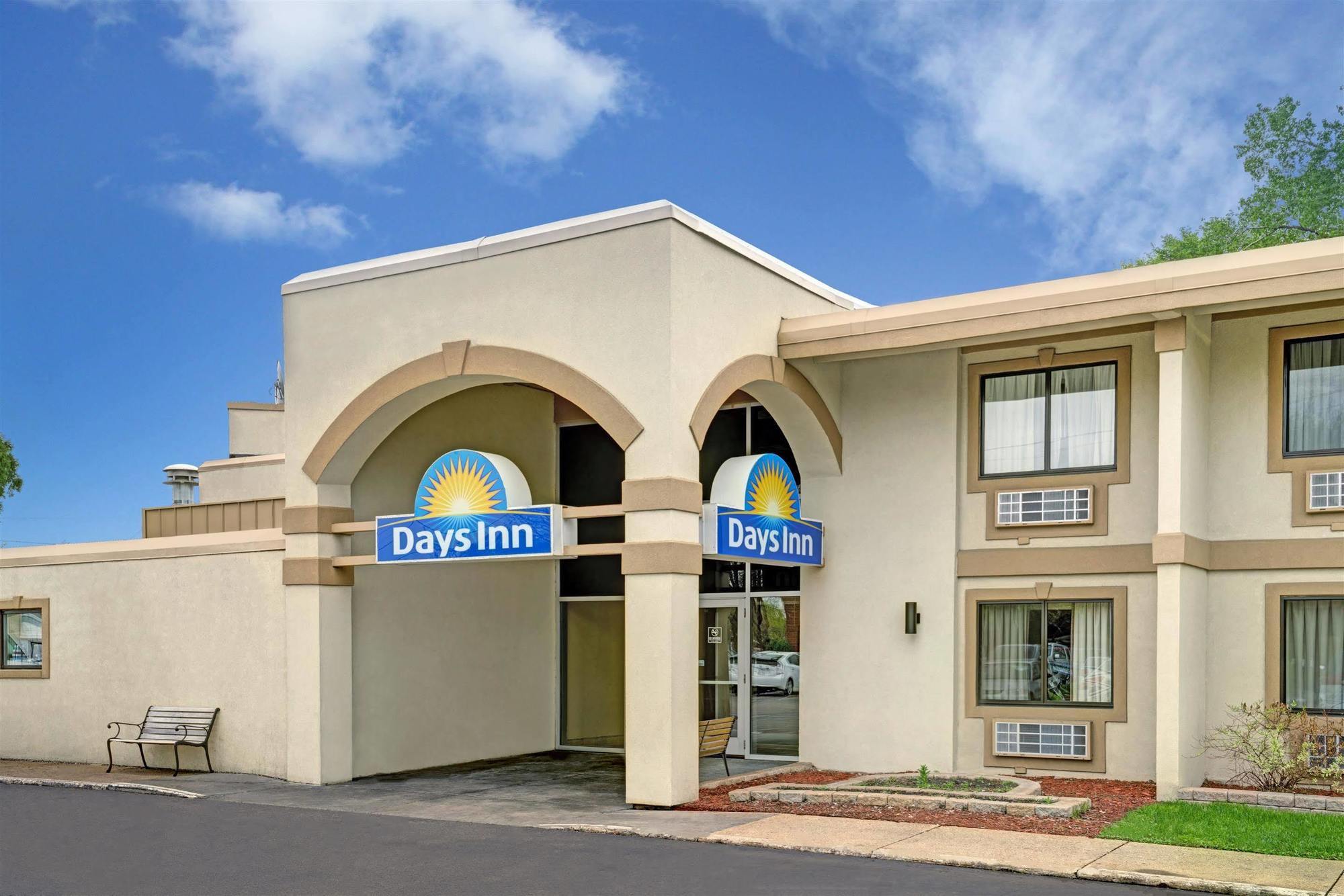 Days Inn By Wyndham Bloomington West Ngoại thất bức ảnh