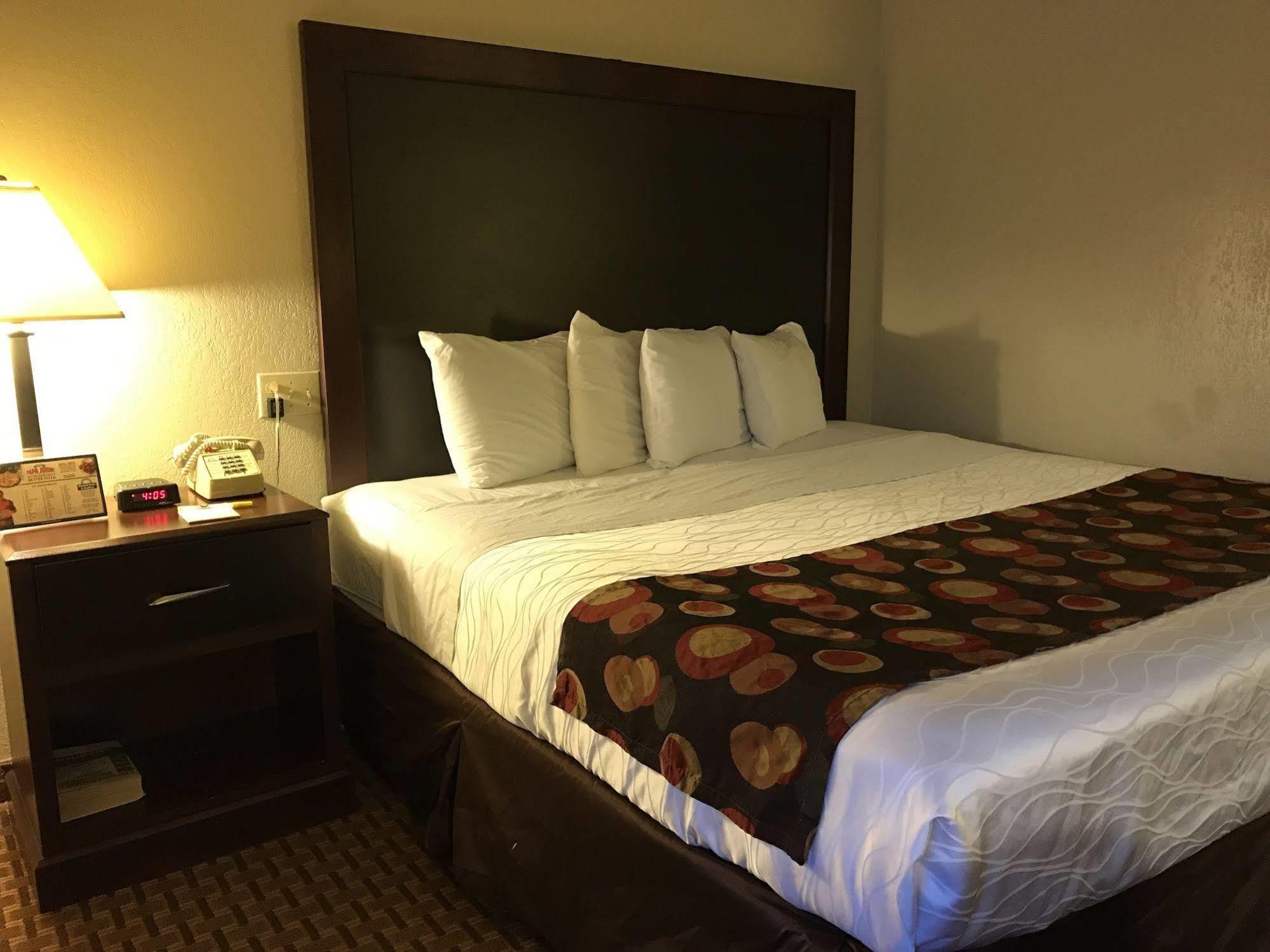 Days Inn By Wyndham Bloomington West Ngoại thất bức ảnh